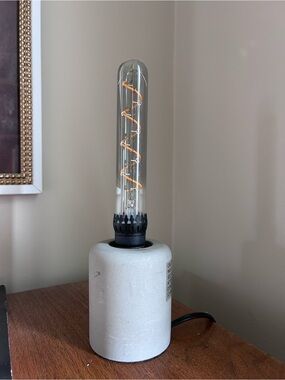 Modern Concrete Table Lamp with Exposed Filament Bulb - Gray
